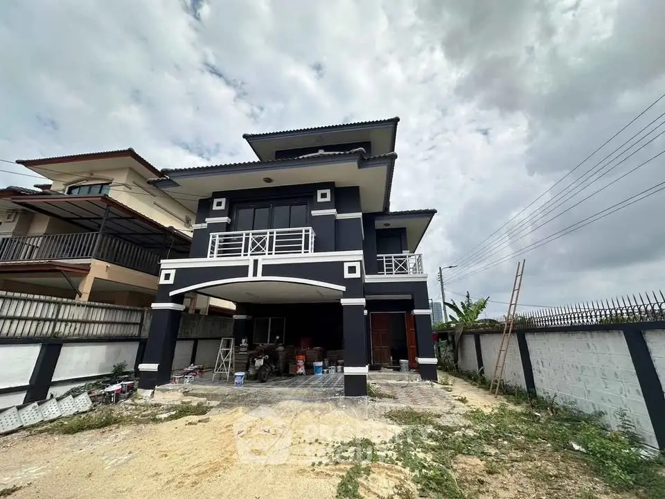 Modern two-story house with spacious driveway and contemporary design