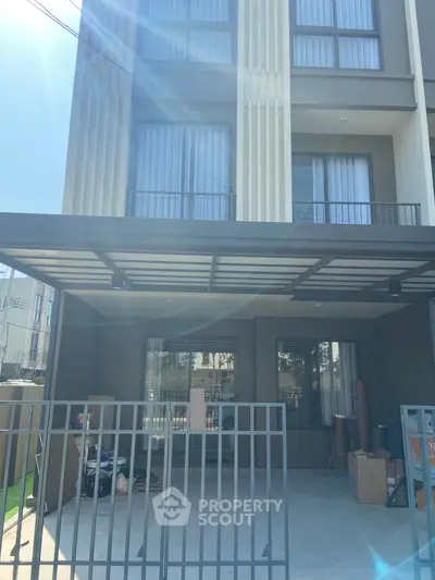 image_rental-15199812