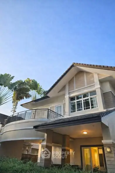 Stunning modern house with large balcony and elegant architectural design.