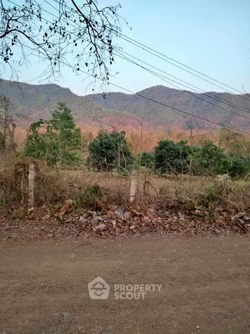 Scenic land plot with mountain views, ideal for development or investment opportunities.