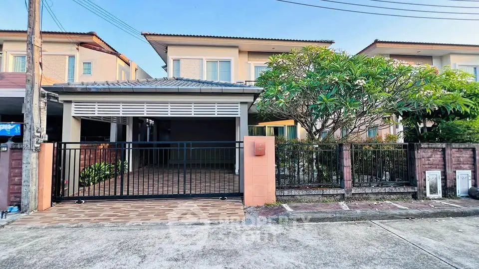 Charming suburban house with spacious driveway and lush greenery, perfect for family living.