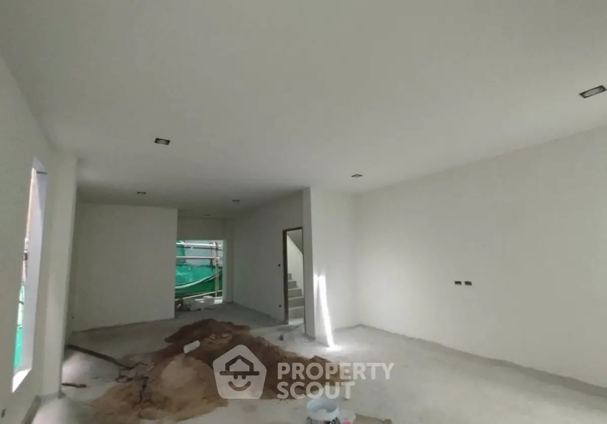 Screenshot 2567-12-30 at 21.00.00.jpg