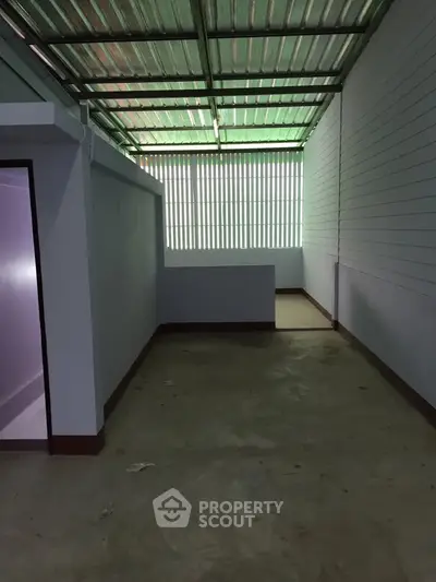 Spacious industrial-style interior with high ceiling and natural light, perfect for creative workspace or storage.