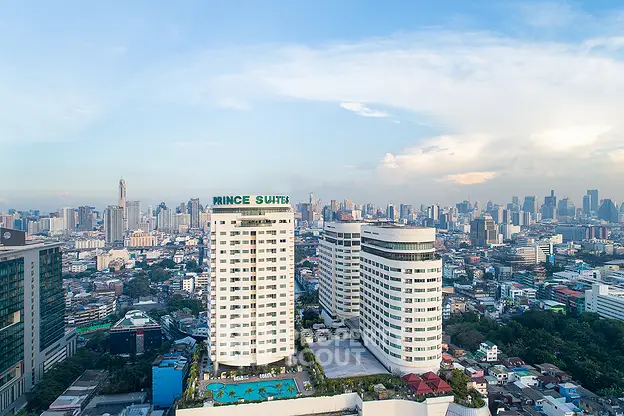 Fully Furnished 3 Bedrooms Apartment at Prince Suites Residence-1