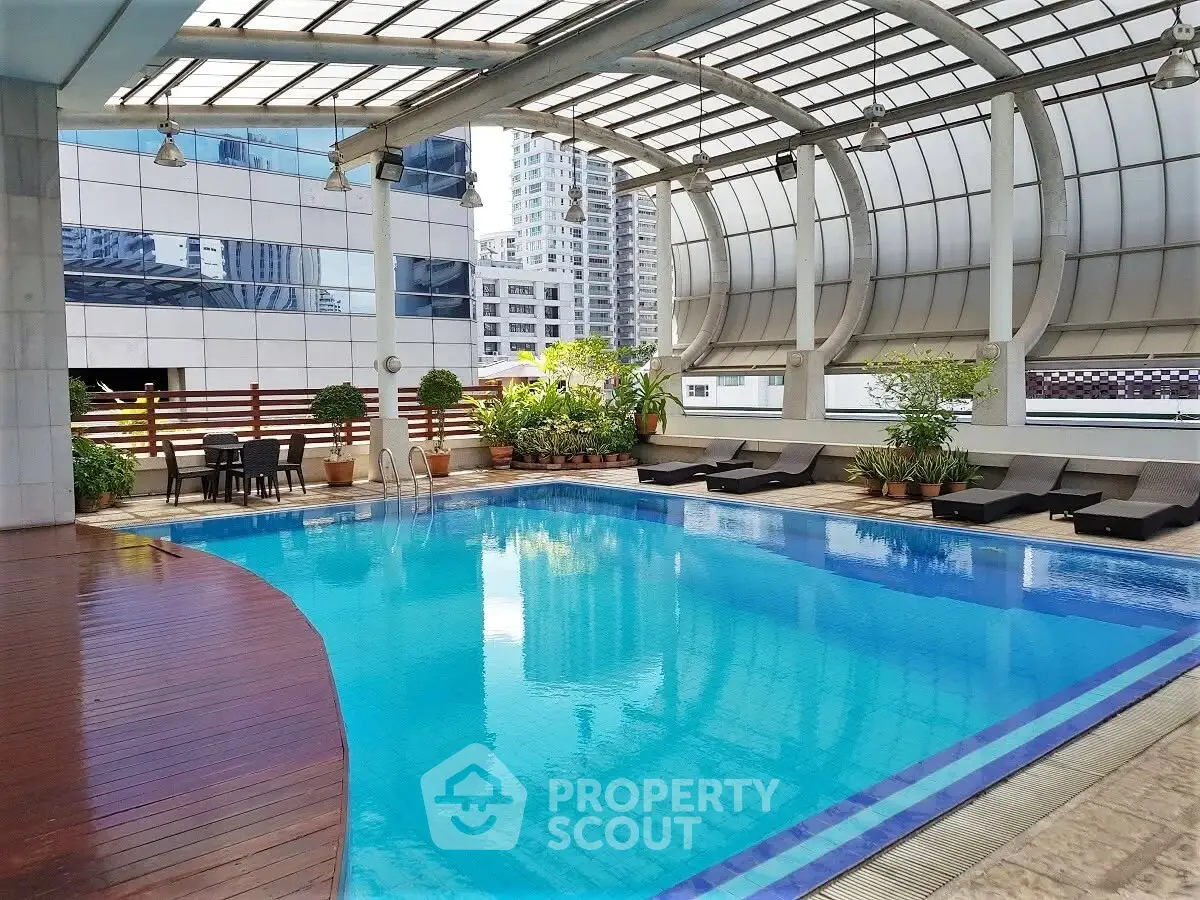 Luxurious rooftop pool with city views and modern design, perfect for relaxation and leisure.