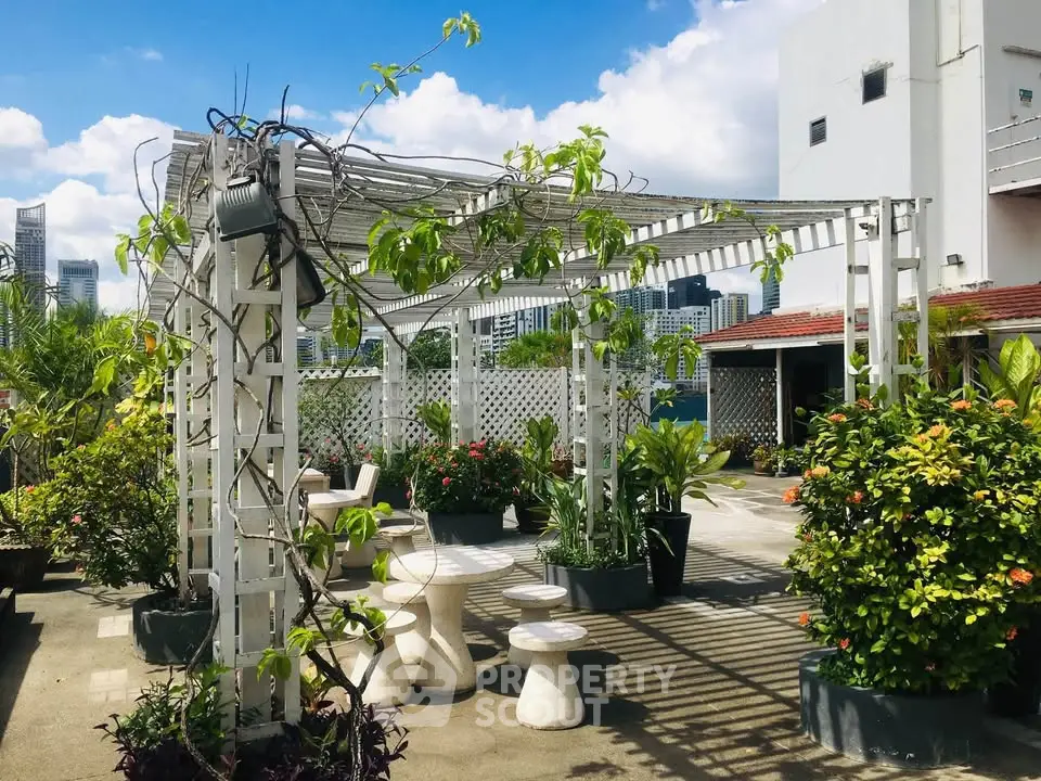 Charming rooftop garden with pergola and city skyline view, perfect for relaxation and gatherings.