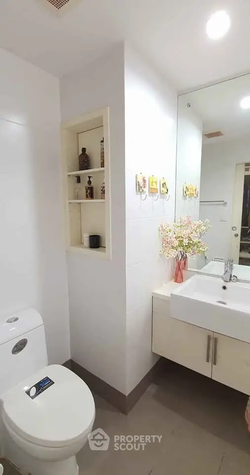 Modern bathroom with sleek fixtures and decorative shelving