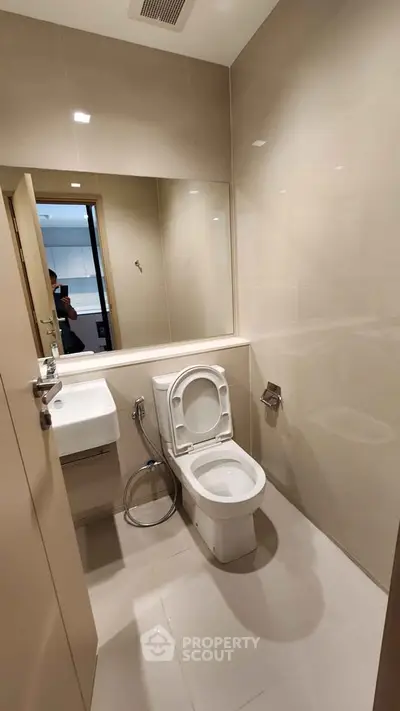 Modern bathroom with sleek fixtures and neutral tones, featuring a compact design ideal for urban living.