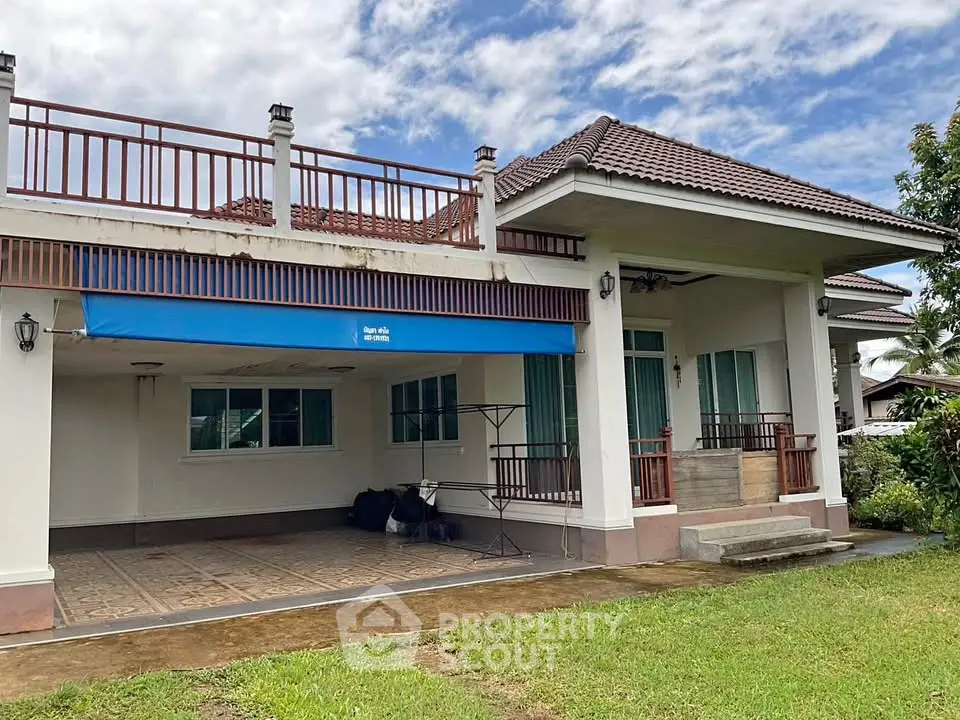Charming suburban house with spacious front yard and covered patio, perfect for family living.
