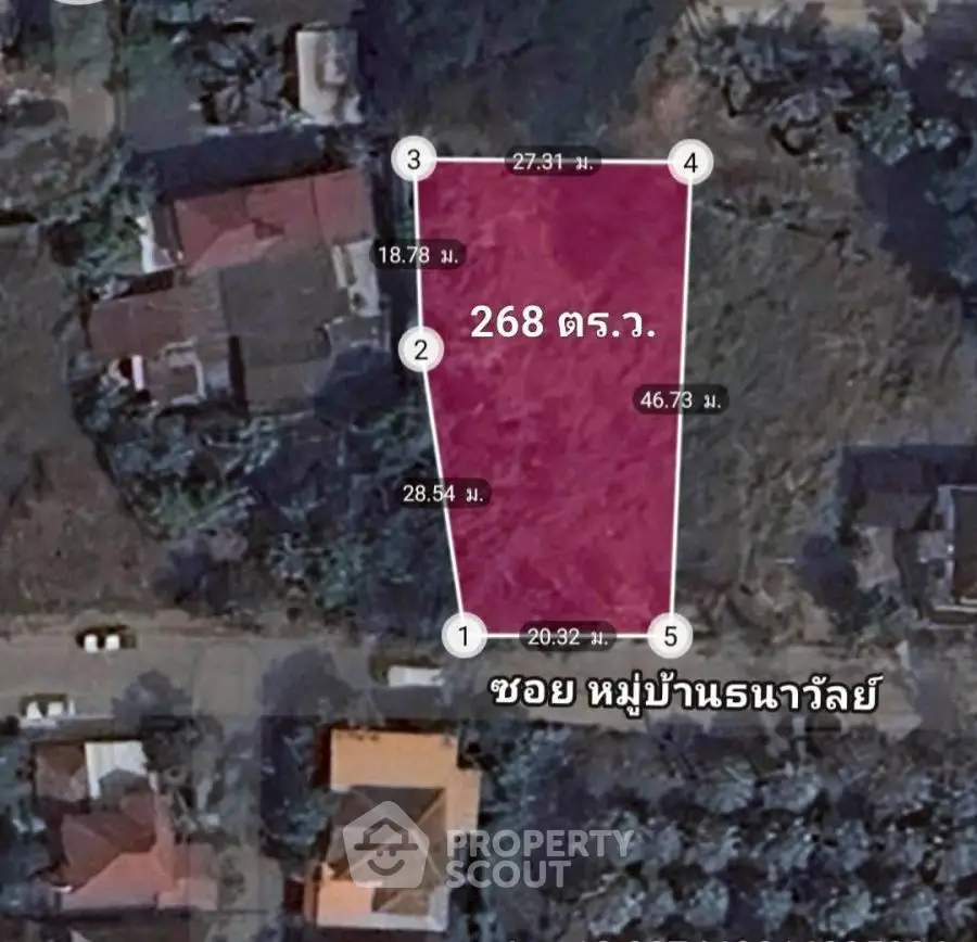 Aerial view of a land plot with dimensions and area marked in Thai script.