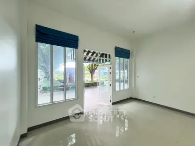 Spacious room with large windows and garden view, perfect for natural light lovers.