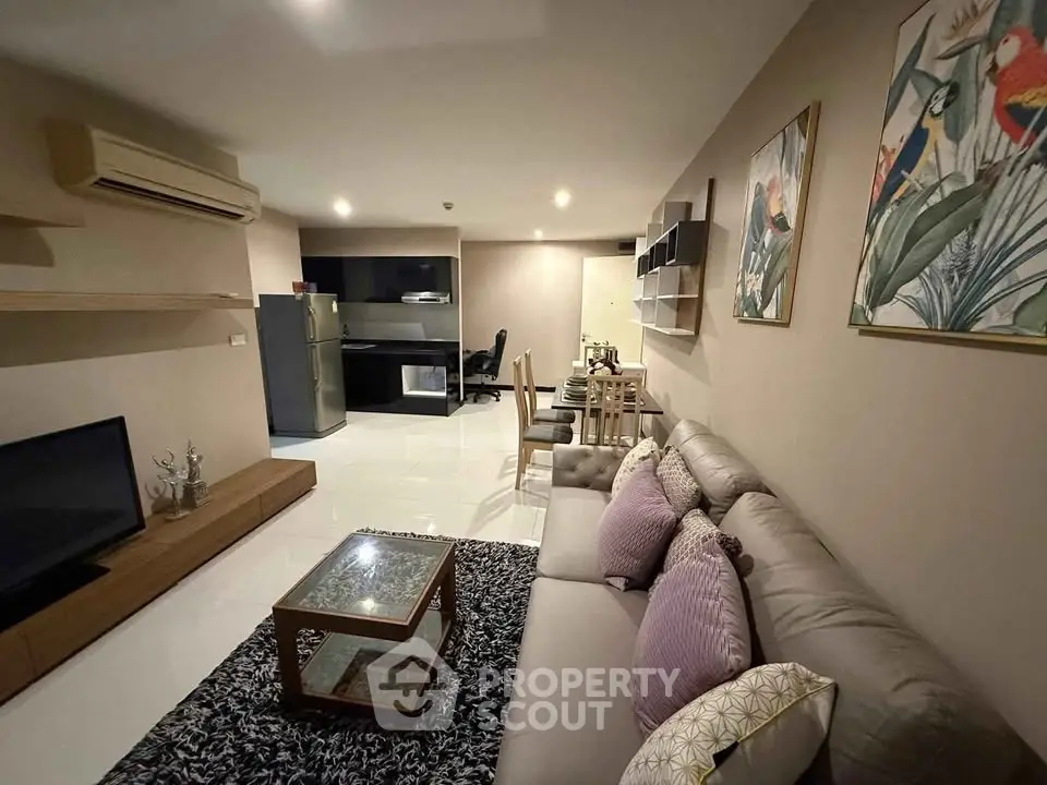 Spacious modern living room with elegant decor and cozy seating area, perfect for relaxation and entertainment.