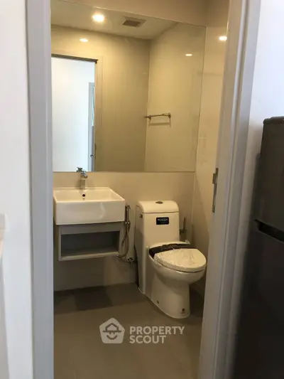 Modern bathroom with sleek fixtures and neutral tones, perfect for a contemporary home.