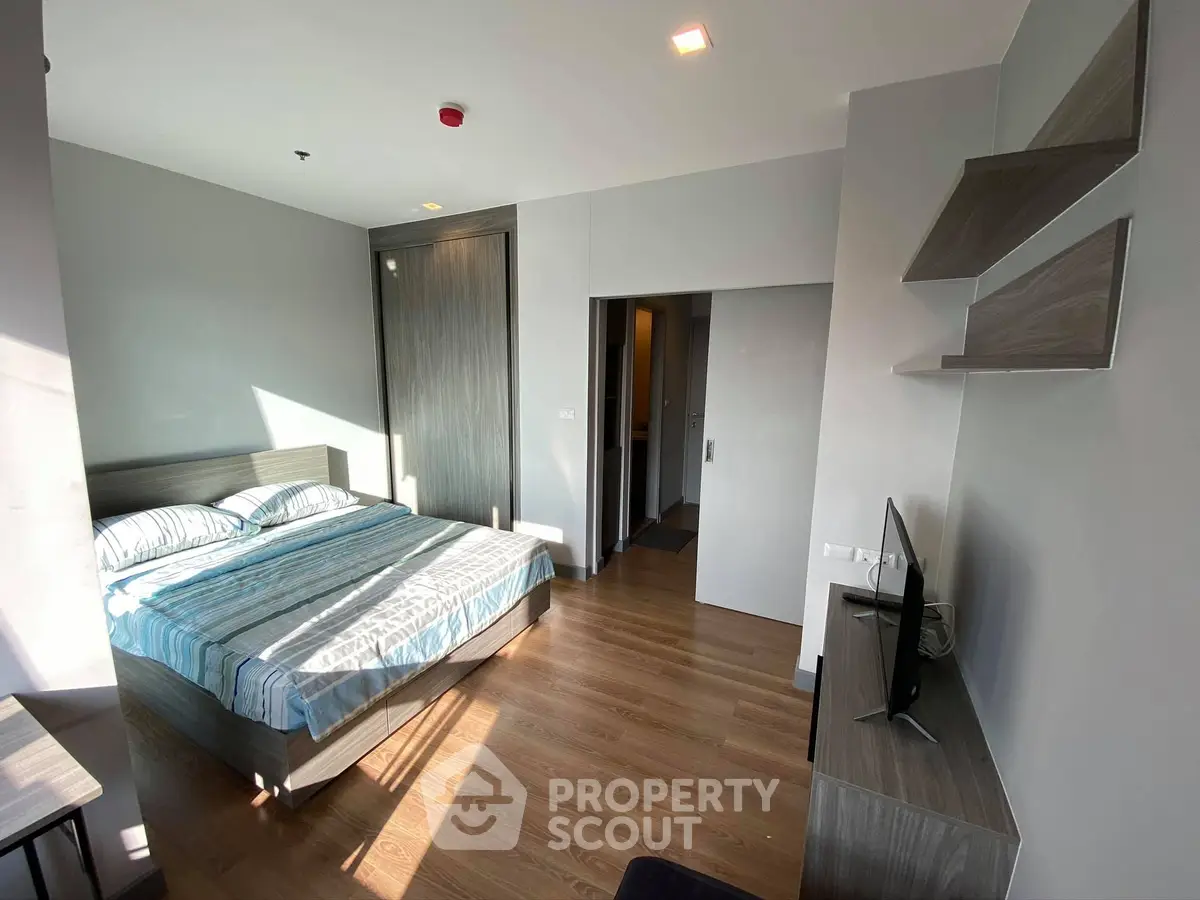 Fully Furnished 1 Bedroom Condo at Chapter One Midtown Ladprao 24-1