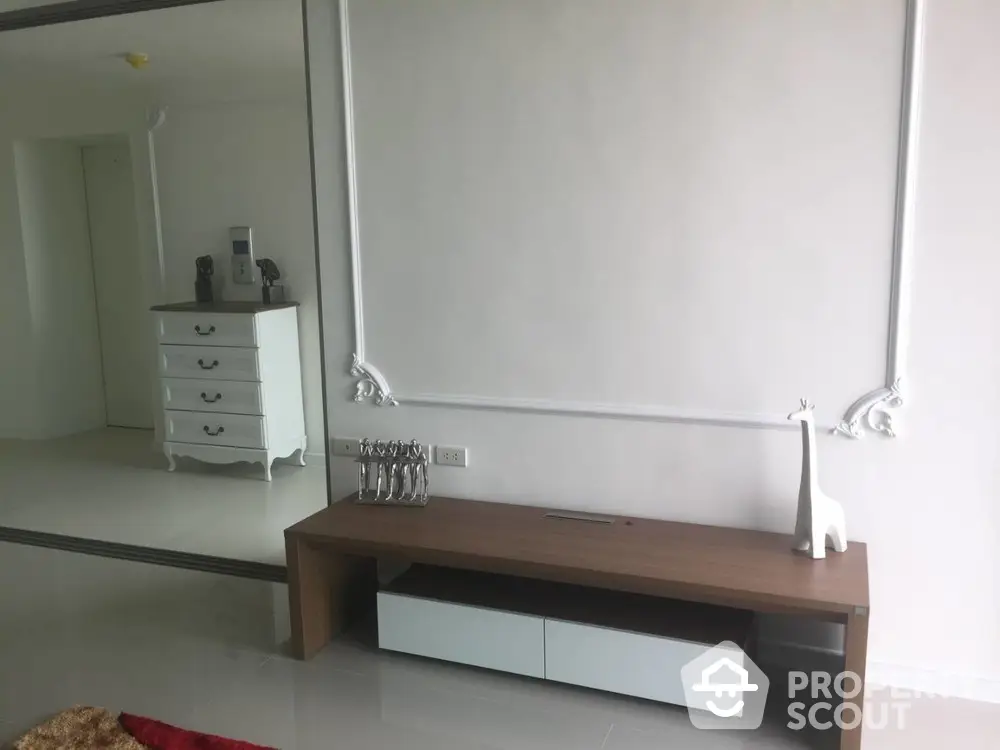  2 Bedrooms Condo -1