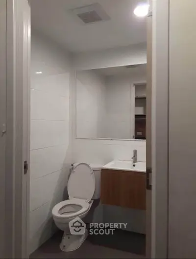 Modern bathroom with sleek design and wall-mounted sink in a contemporary apartment.