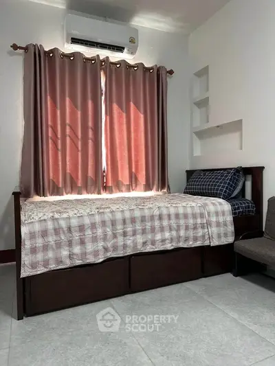 Cozy bedroom with daybed and air conditioning, perfect for relaxation.