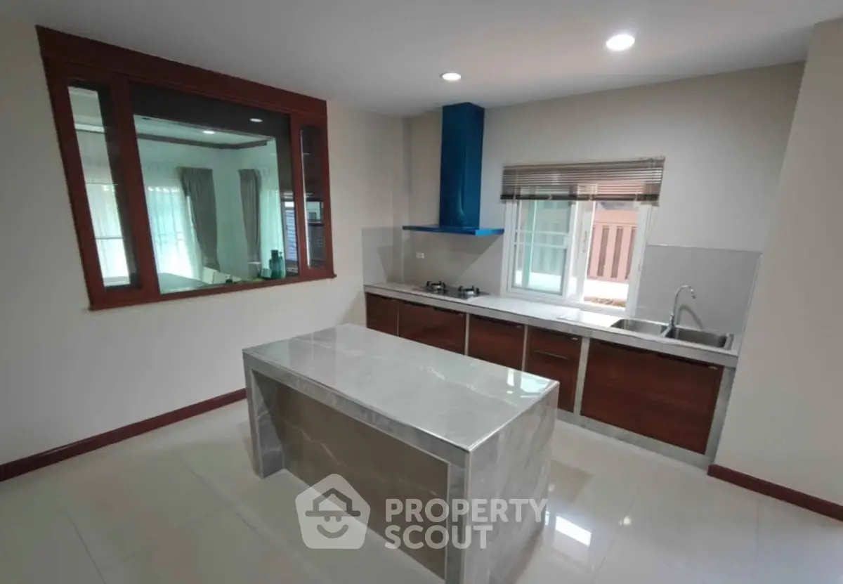 Screenshot 2568-10-29 at 11.59.54.jpg