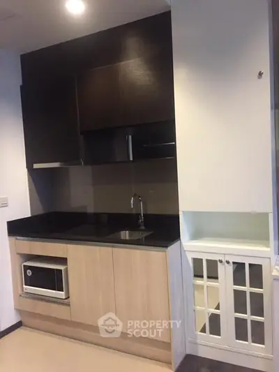Fully Furnished 1 Bedroom Condo at Edge Sukhumvit 23-2