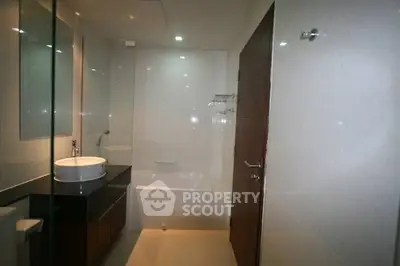 Modern bathroom with sleek design and elegant fixtures.