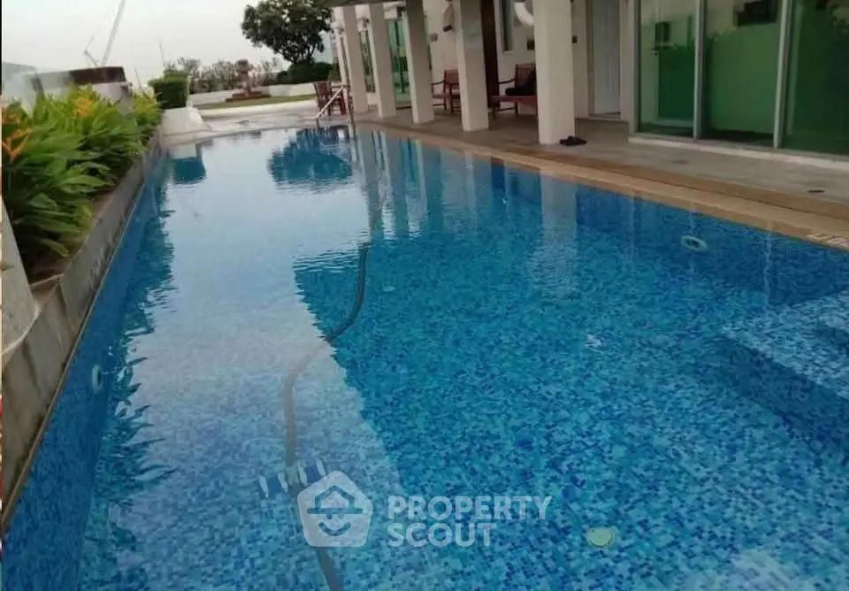 Luxurious rooftop pool with stunning views and modern design, perfect for relaxation and entertainment.