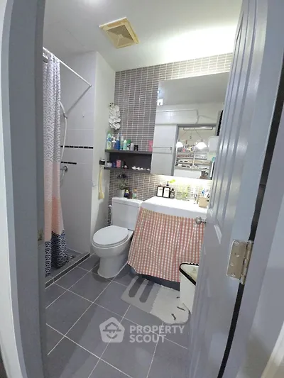 Cozy bathroom with modern fixtures and stylish decor