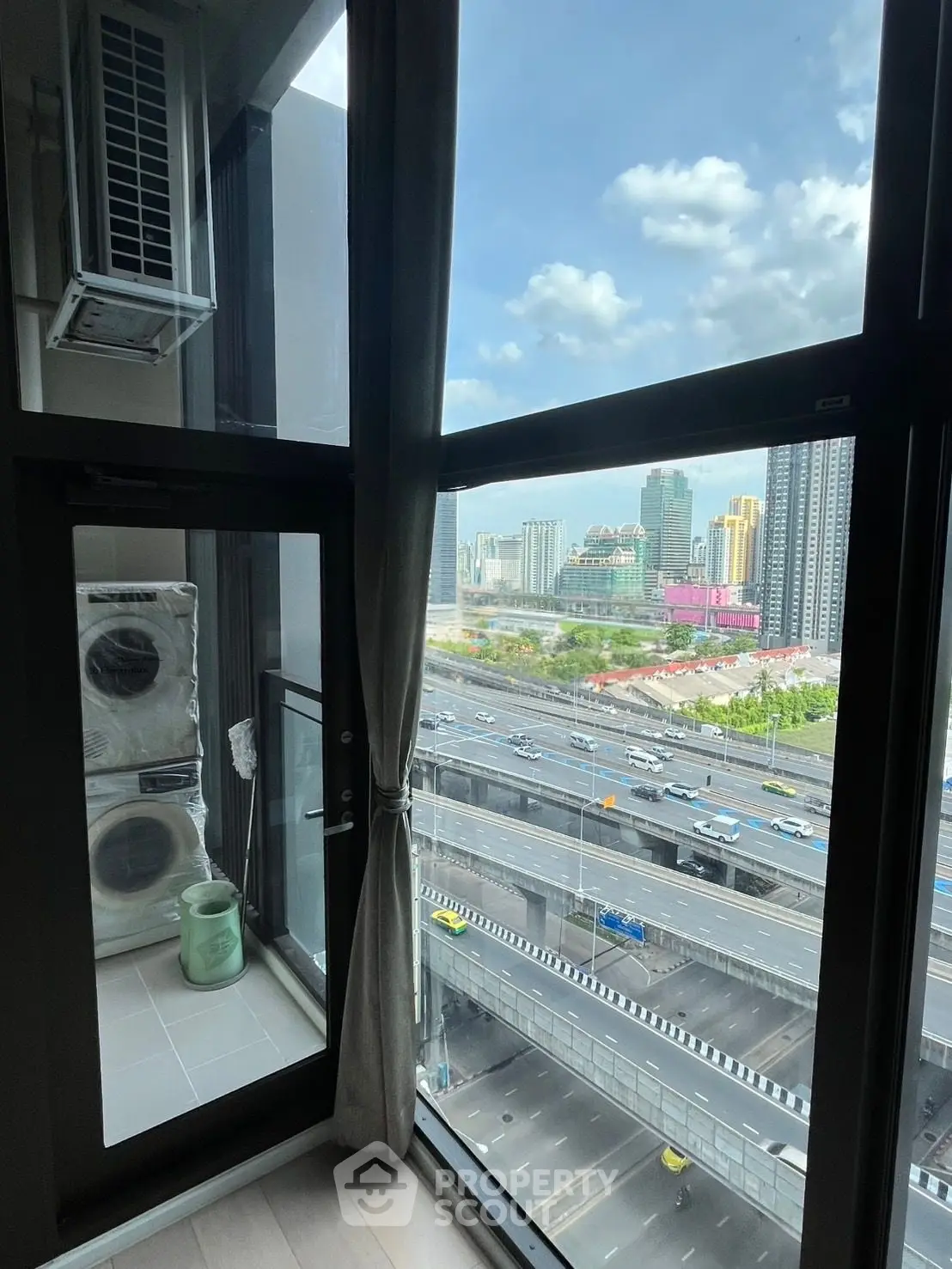 High-rise apartment with stunning city view and laundry area