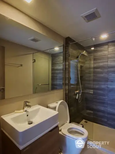 Fully Furnished 2 Bedrooms Condo at Maestro 02 Ruamrudee-3