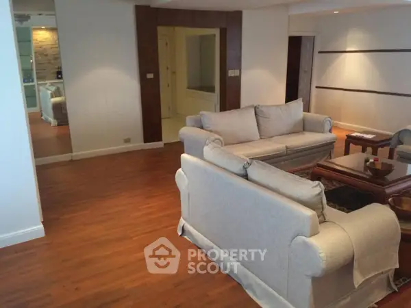 image_rental-5282543