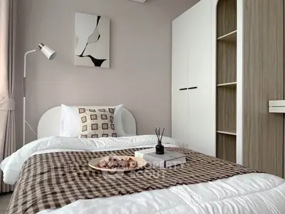 Modern bedroom with stylish decor and cozy ambiance, featuring a single bed and elegant lighting.