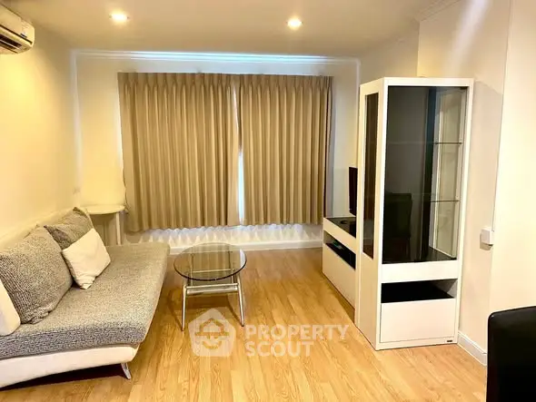 Cozy living room with modern furniture and wooden flooring