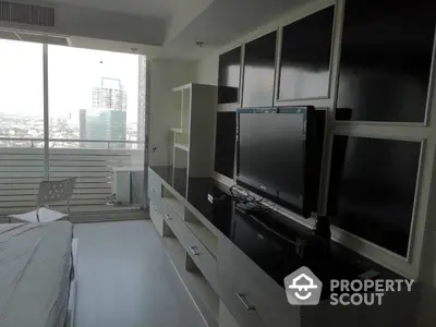 Fully Furnished 2 Bedrooms Condo at Supalai Park Phaholyothin-4