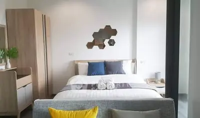 Modern bedroom with stylish decor and cozy ambiance, featuring a comfortable bed and elegant furnishings.