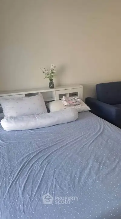 Cozy bedroom with stylish decor and comfortable bedding, perfect for relaxation.