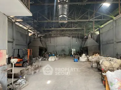 Spacious industrial warehouse with high ceilings and ample storage space
