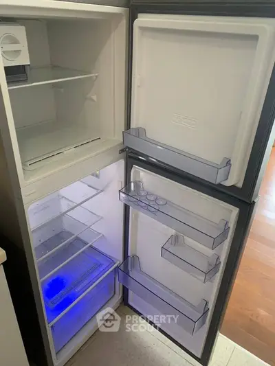 Modern kitchen appliance with spacious fridge and freezer compartments, perfect for contemporary homes.