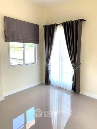 Bright empty room with glossy tile flooring and elegant curtains