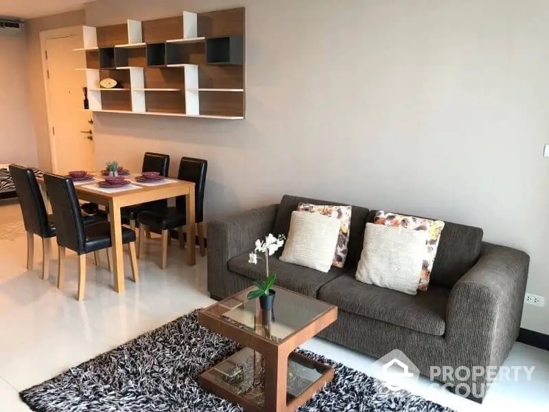 Fully Furnished 1 Bedroom Condo at Voque Sukhumvit 16 Condominium Livingroom