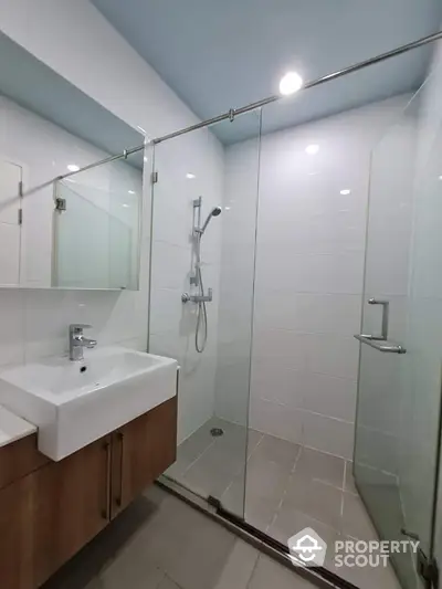 Fully Furnished 1 Bedroom Condo at Blocs 77-2