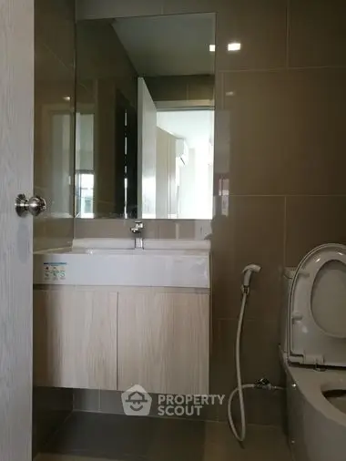Fully Furnished 1 Bedroom Condo at Rich Park Triple Station Bathroom