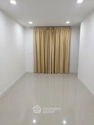 Spacious empty room with glossy tiled floor and elegant curtains