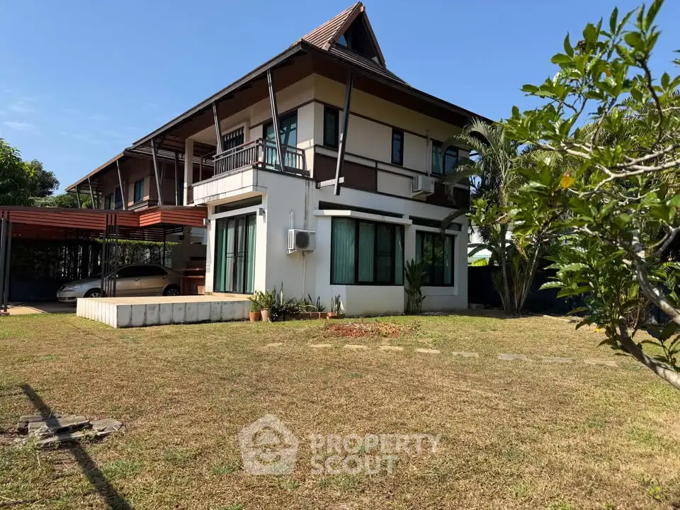 Stunning two-story house with spacious garden and modern architecture, perfect for family living.