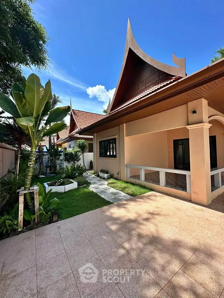 Charming Thai-style house with lush garden and spacious driveway