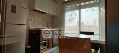 Fully Furnished 1 Bedroom Condo at Centric Sathorn St Louis Kitchen