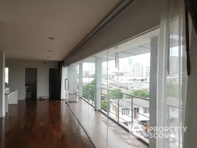  2 Bedrooms Condo -3