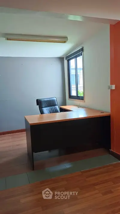 Modern study room with sleek desk and leather chair, perfect for productivity.