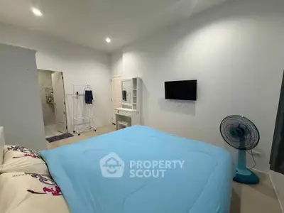 Spacious bedroom with ensuite bathroom and modern amenities