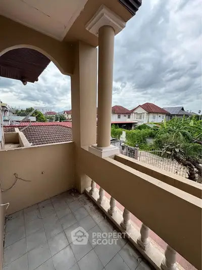 Charming balcony with neighborhood view, perfect for relaxation and enjoying the outdoors.