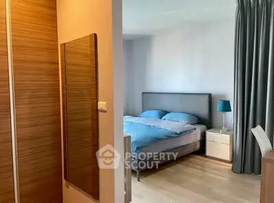 Modern bedroom with stylish decor and cozy ambiance, featuring a comfortable bed and elegant furnishings.