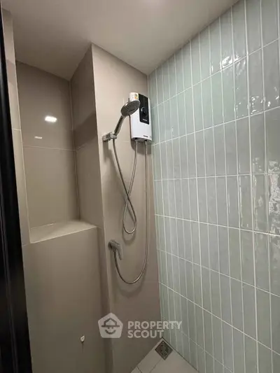 Modern bathroom with sleek shower and stylish tiled walls, perfect for a contemporary home.